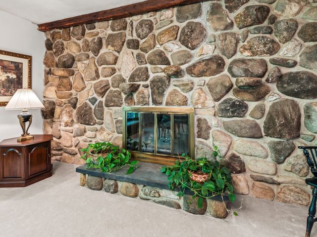 360 Wood St, Hopkinton, MA 01748
