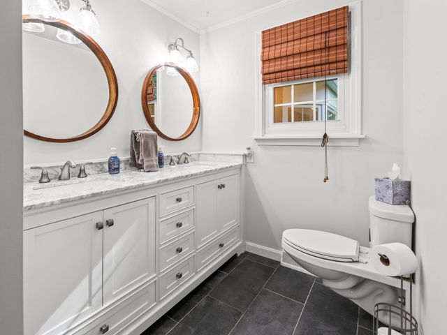 360 Wood St, Hopkinton, MA 01748