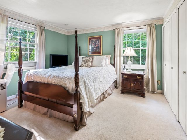 360 Wood St, Hopkinton, MA 01748