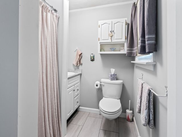 360 Wood St, Hopkinton, MA 01748