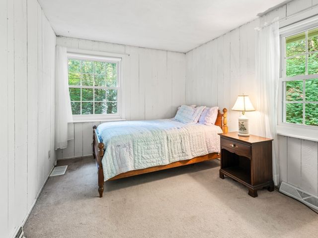 360 Wood St, Hopkinton, MA 01748