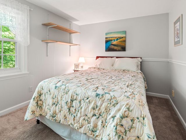 360 Wood St, Hopkinton, MA 01748