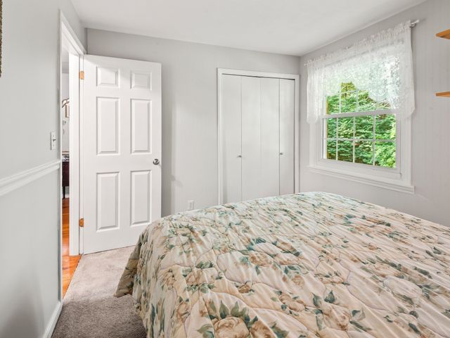 360 Wood St, Hopkinton, MA 01748