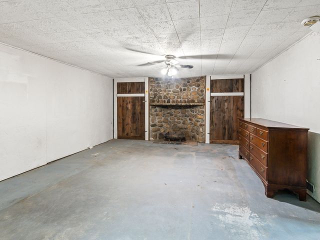360 Wood St, Hopkinton, MA 01748
