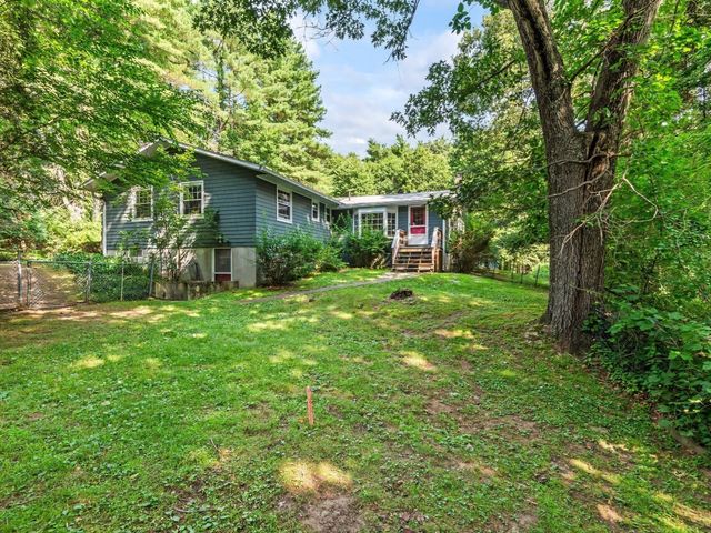 360 Wood St, Hopkinton, MA 01748