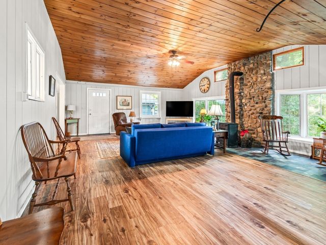 360 Wood St, Hopkinton, MA 01748