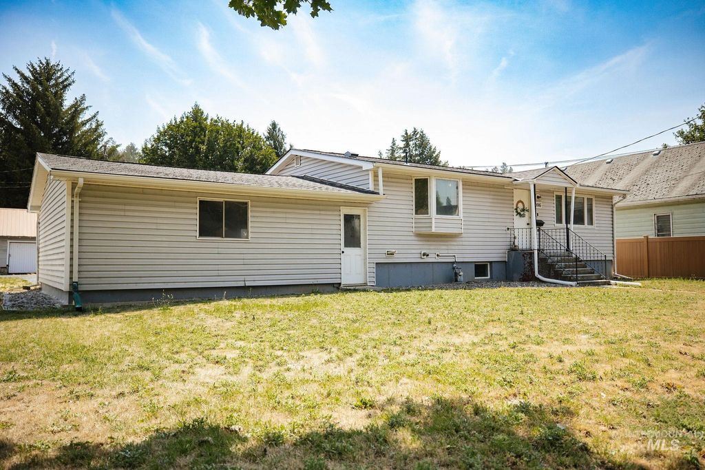 1006 N Morton St, Colfax, WA 99111 photo 2