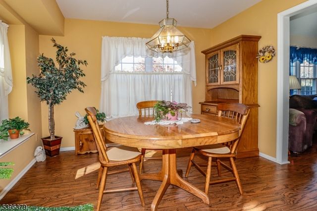 288 Waterlou Ct, Franklin Twp., NJ 08873