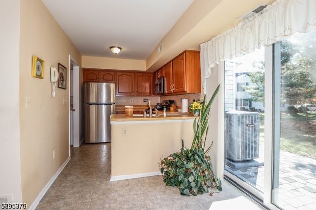 288 Waterlou Ct, Franklin Twp., NJ 08873