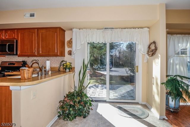 288 Waterlou Ct, Franklin Twp., NJ 08873