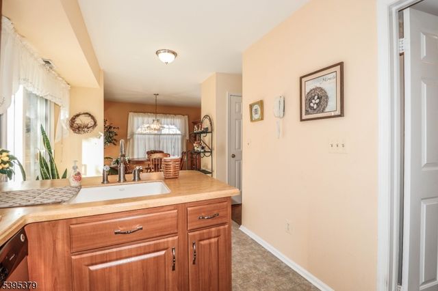 288 Waterlou Ct, Franklin Twp., NJ 08873