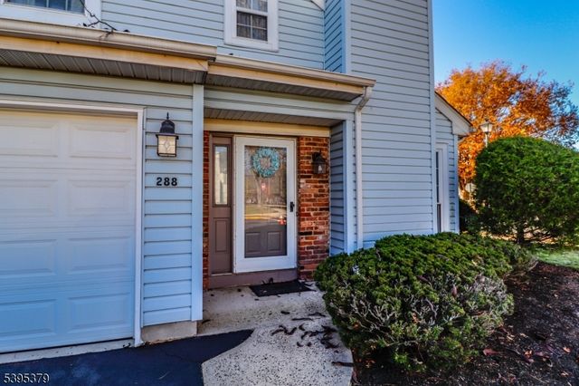 288 Waterlou Ct, Franklin Twp., NJ 08873