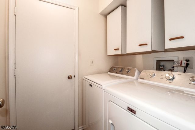 288 Waterlou Ct, Franklin Twp., NJ 08873