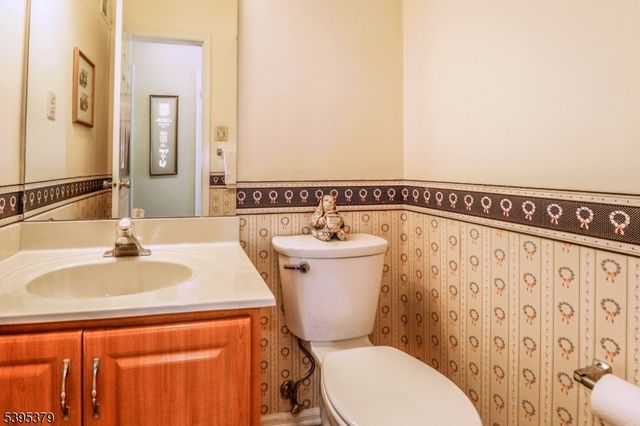 288 Waterlou Ct, Franklin Twp., NJ 08873