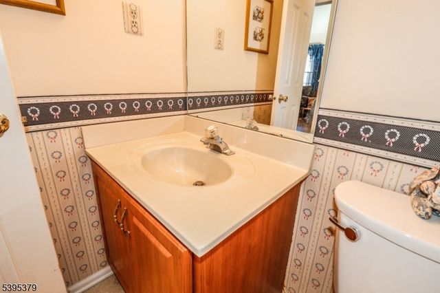 288 Waterlou Ct, Franklin Twp., NJ 08873