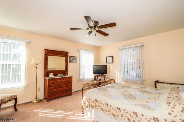 288 Waterlou Ct, Franklin Twp., NJ 08873