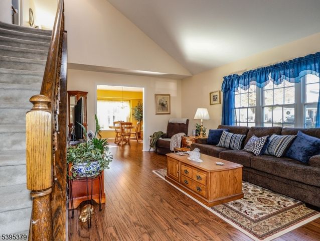 288 Waterlou Ct, Franklin Twp., NJ 08873