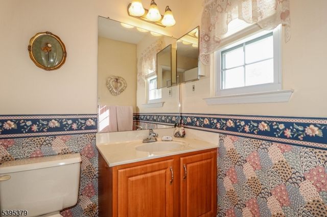 288 Waterlou Ct, Franklin Twp., NJ 08873