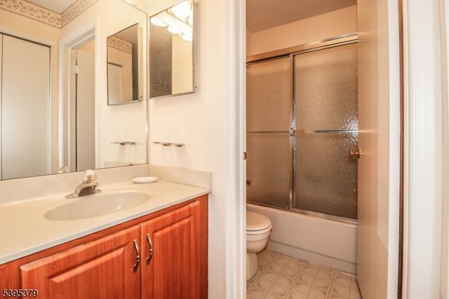 288 Waterlou Ct, Franklin Twp., NJ 08873