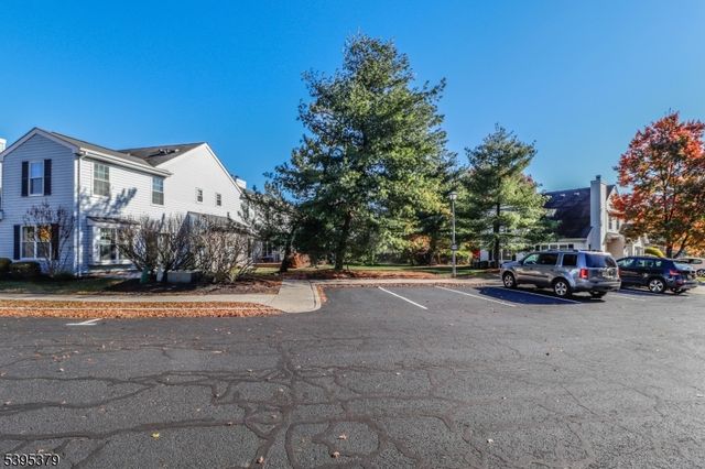 288 Waterlou Ct, Franklin Twp., NJ 08873