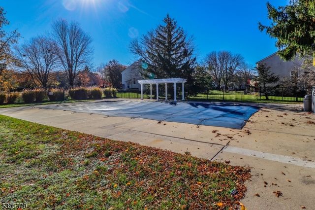 288 Waterlou Ct, Franklin Twp., NJ 08873