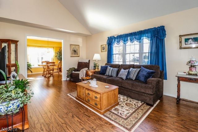 288 Waterlou Ct, Franklin Twp., NJ 08873