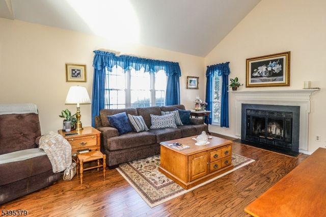 288 Waterlou Ct, Franklin Twp., NJ 08873