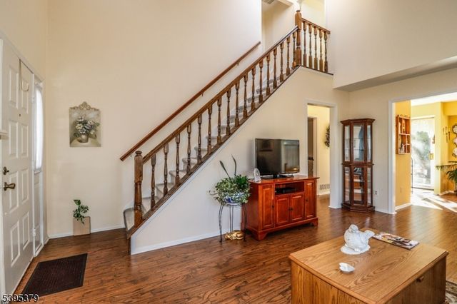 288 Waterlou Ct, Franklin Twp., NJ 08873