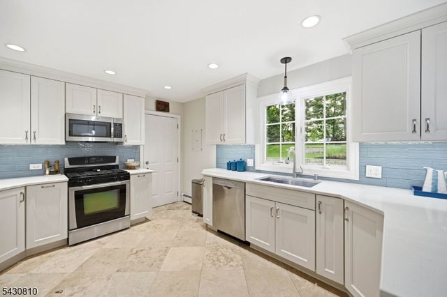118 Manito Ave, Oakland Boro, NJ 07436