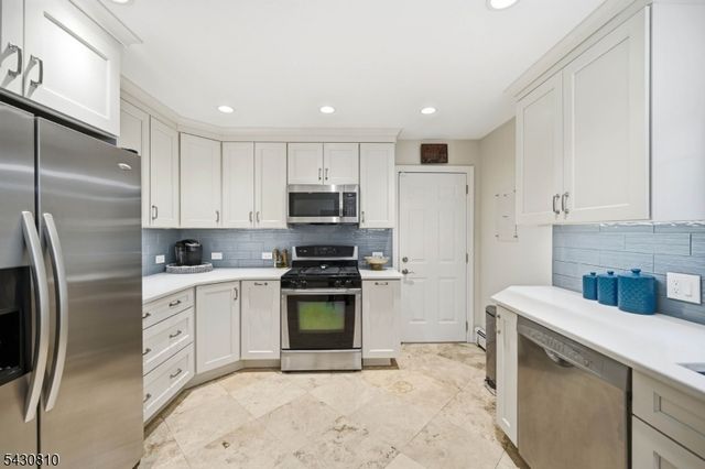 118 Manito Ave, Oakland Boro, NJ 07436