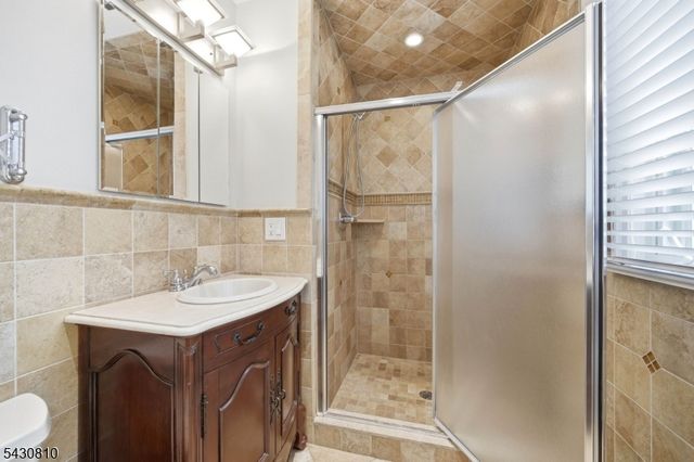 118 Manito Ave, Oakland Boro, NJ 07436