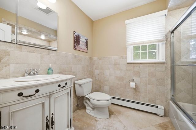 118 Manito Ave, Oakland Boro, NJ 07436