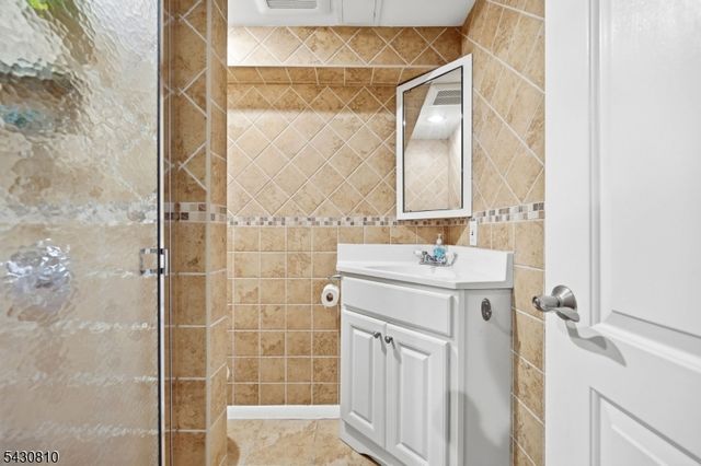 118 Manito Ave, Oakland Boro, NJ 07436