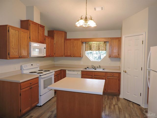 551 Riola Pl, Pensacola, FL 32506