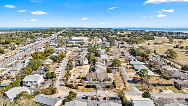 1310 Redwood Ln, Gulf Breeze, FL 32563