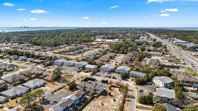 1310 Redwood Ln, Gulf Breeze, FL 32563