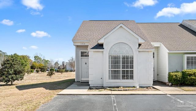 1310 Redwood Ln, Gulf Breeze, FL 32563