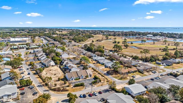 1310 Redwood Ln, Gulf Breeze, FL 32563