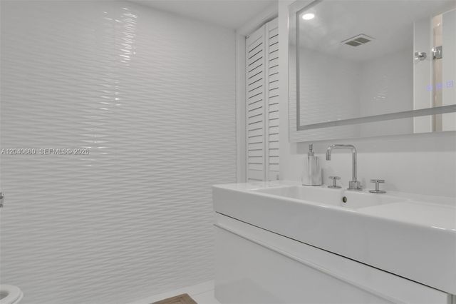 5701 Collins Ave PH08, Miami Beach, FL 33140