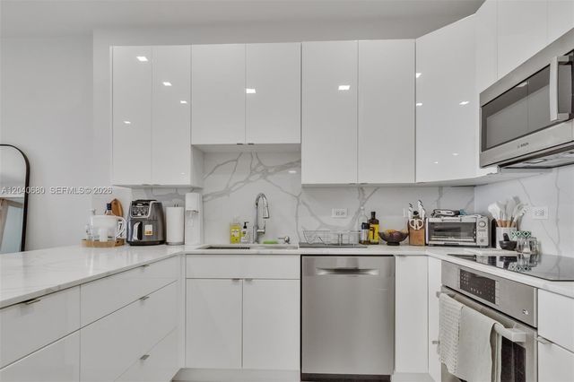 5701 Collins Ave PH08, Miami Beach, FL 33140