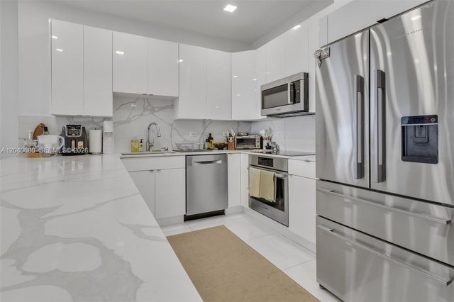 5701 Collins Ave PH08, Miami Beach, FL 33140