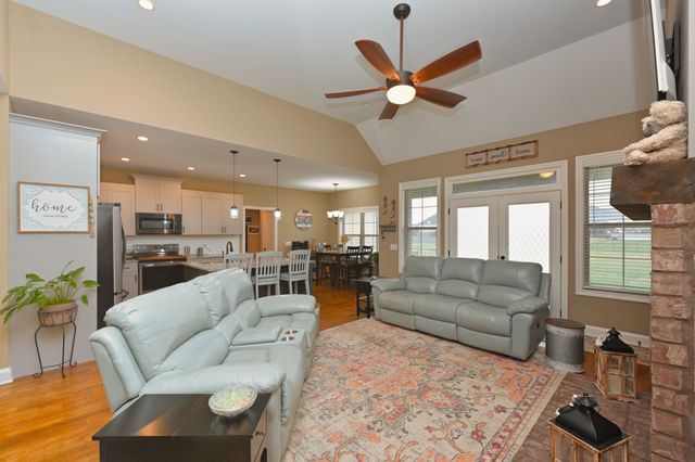 727A N Russell St, Portland, TN 37148