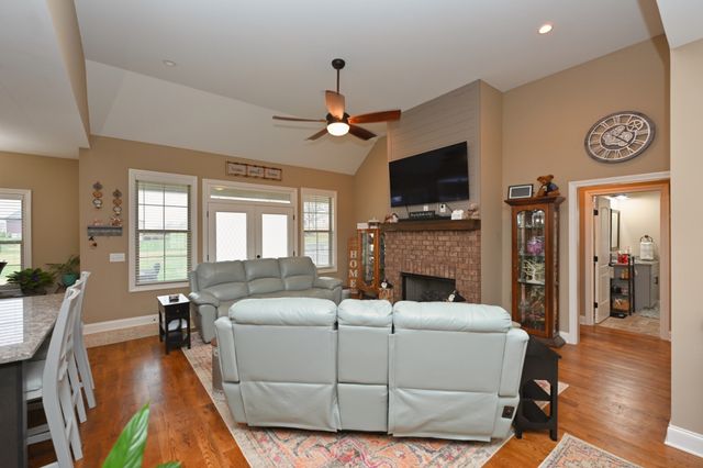 727A N Russell St, Portland, TN 37148