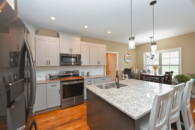 727A N Russell St, Portland, TN 37148