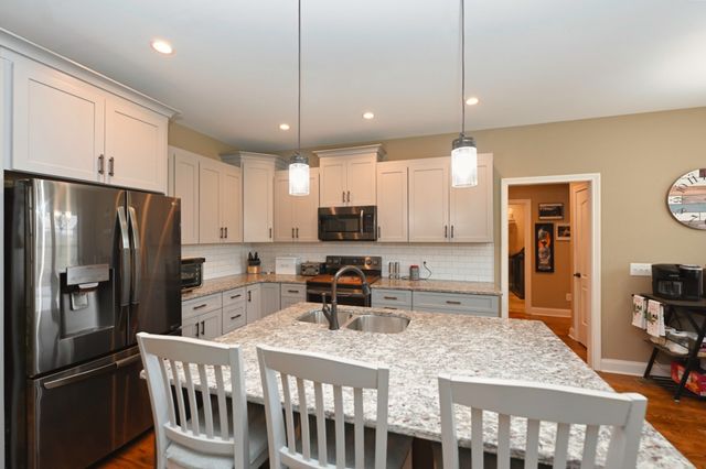 727A N Russell St, Portland, TN 37148