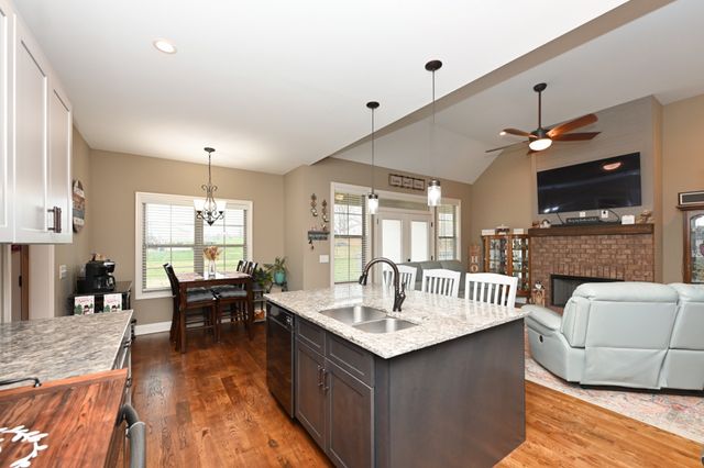 727A N Russell St, Portland, TN 37148