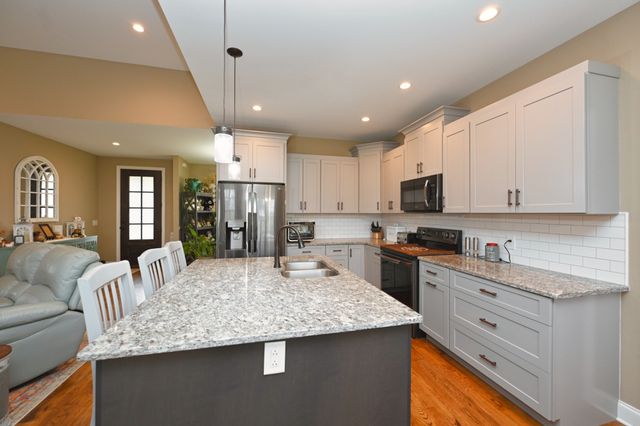 727A N Russell St, Portland, TN 37148