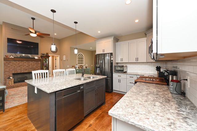 727A N Russell St, Portland, TN 37148