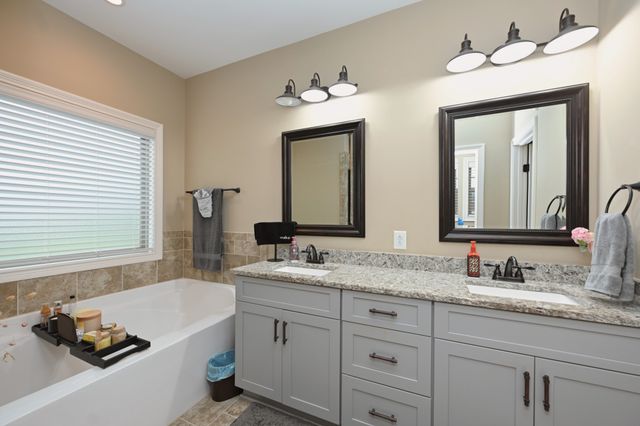 727A N Russell St, Portland, TN 37148