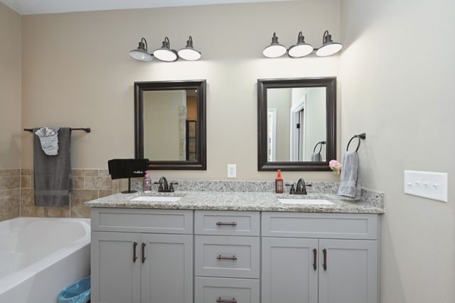 727A N Russell St, Portland, TN 37148